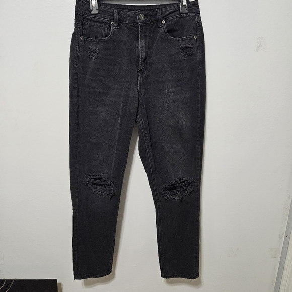 AMERICAN EAGLE Womens 6 Mom Jeans Comfort Stretch Distressed Black Ripped B16 - Picture 1 of 7